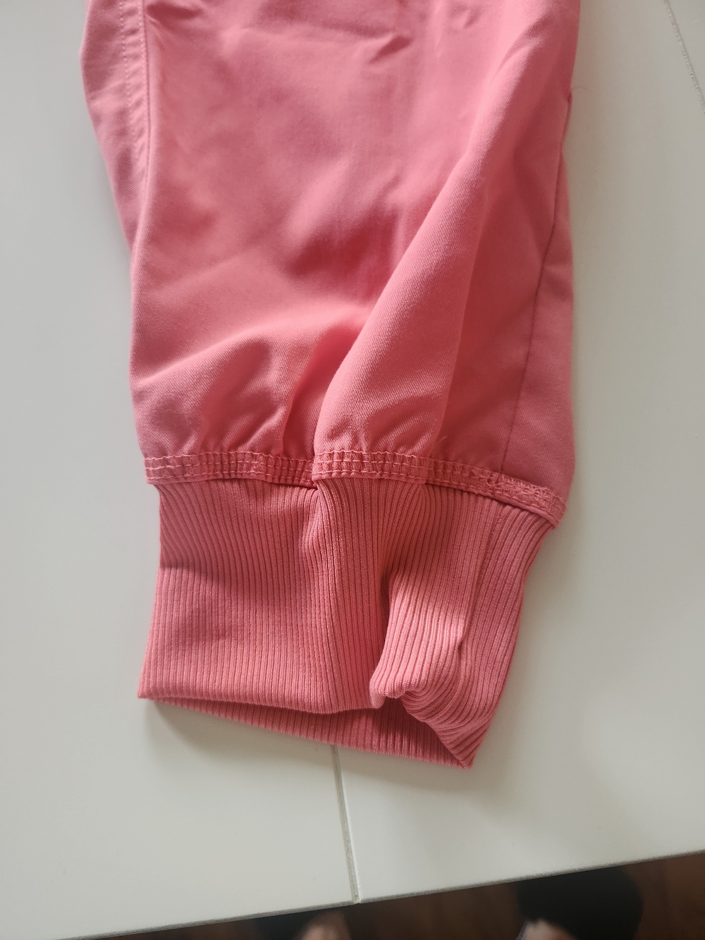 Med Couture Coral Pink Scrub Top and Jogger Pants Set (S/M) - Picture 7 of 12